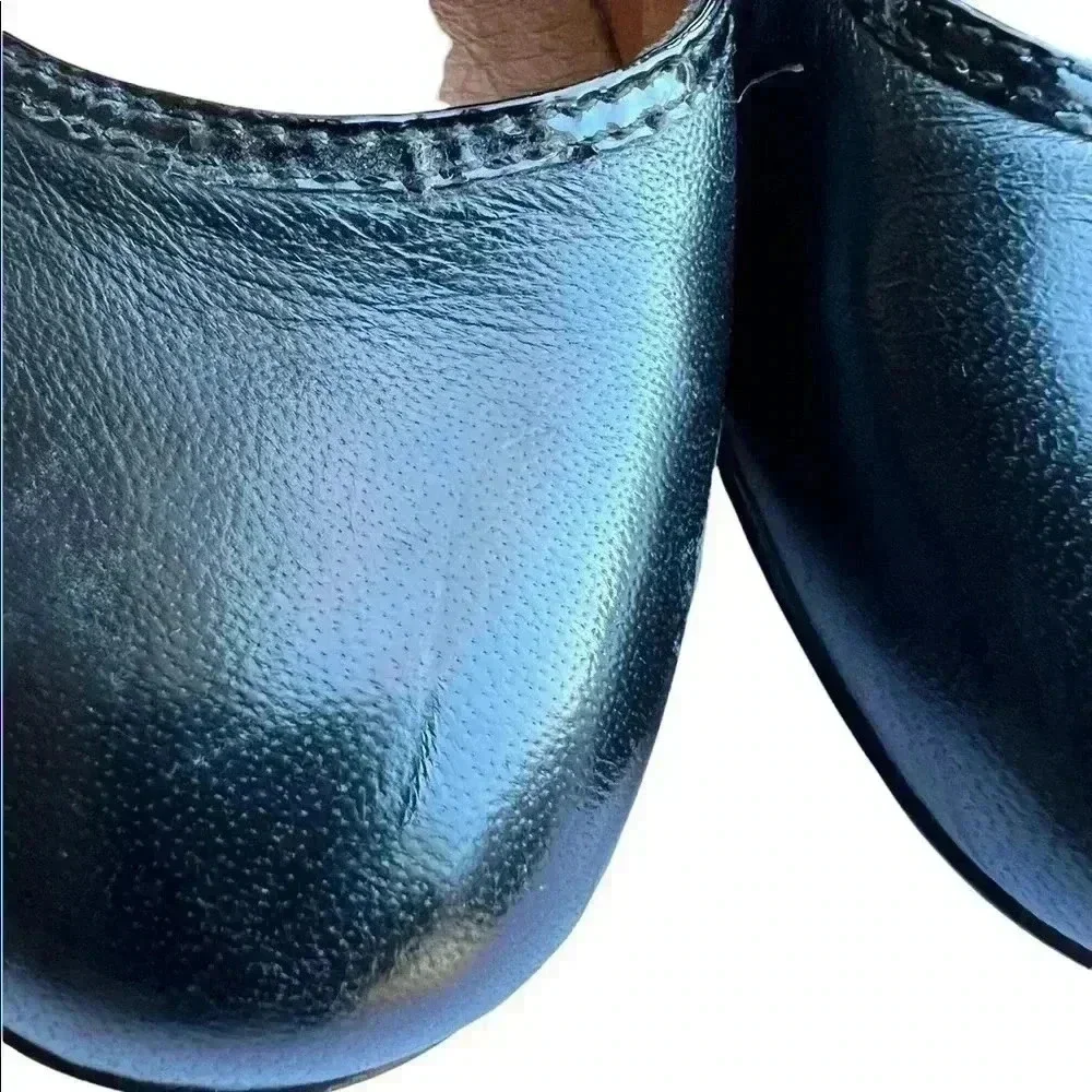 Sofft Black MARY JANES Size 7.5 Narrow!! Crease in leather at the toe Left shoe.
